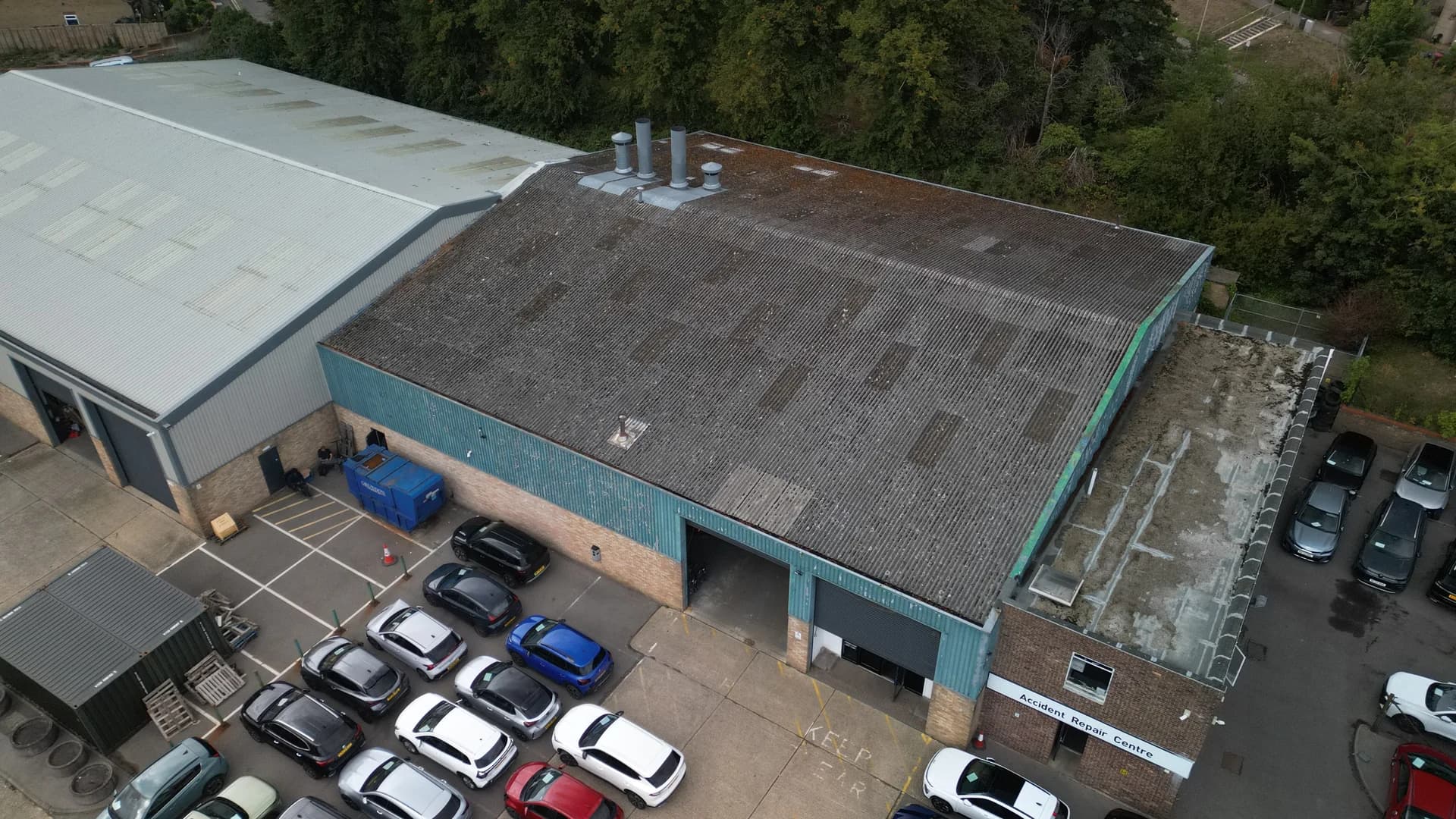 Closer oblique over the frontage and yard.