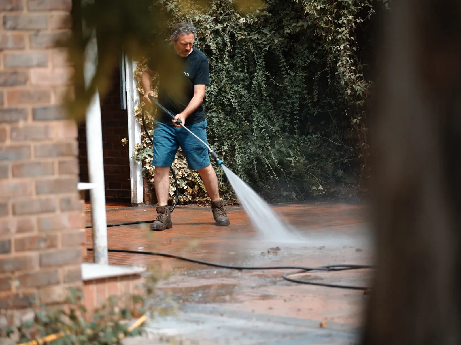How to Clean Mould Off an Exterior Brick Wall