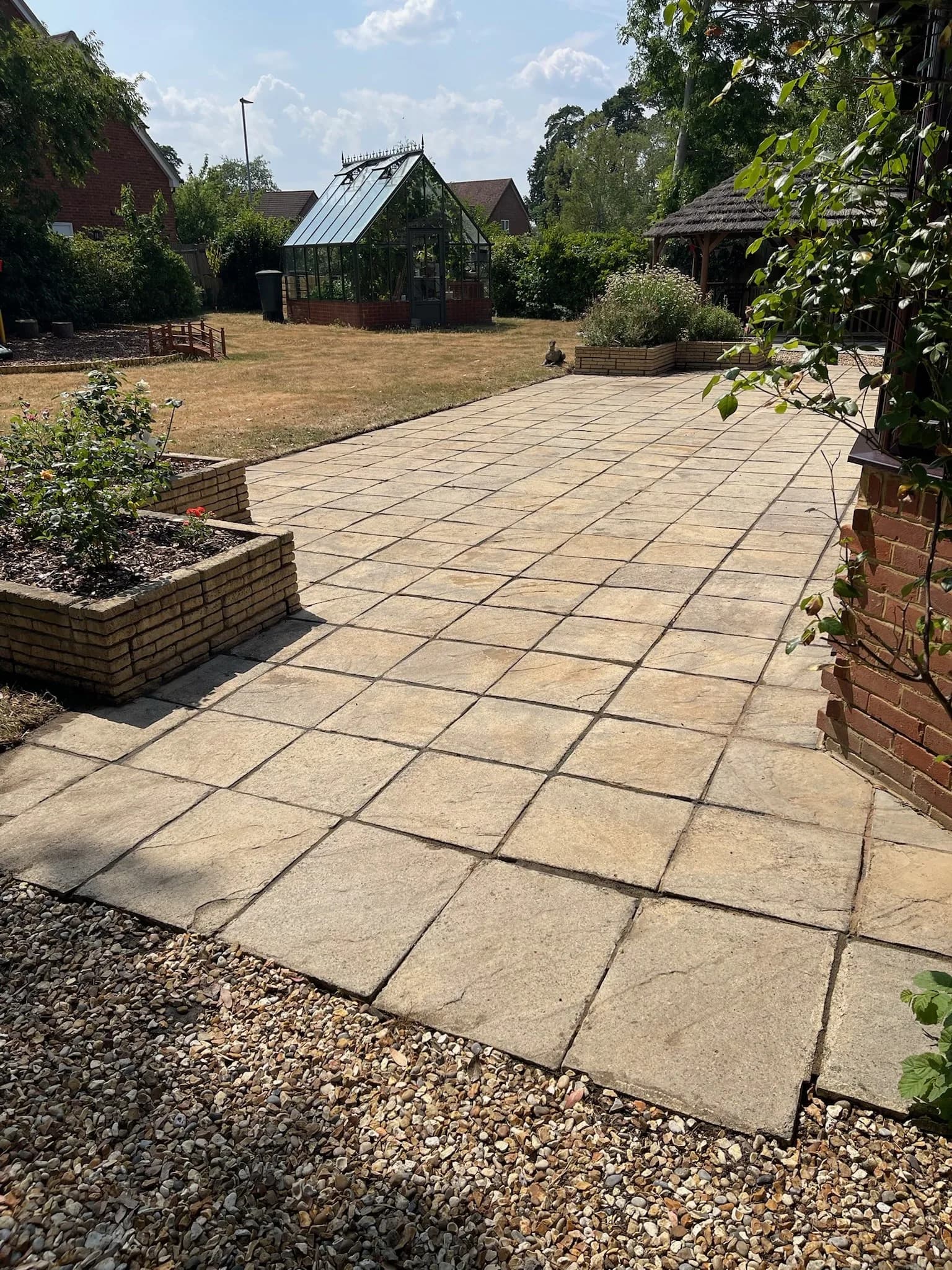 How to Clean Gravel Driveway With a Pressure Washer