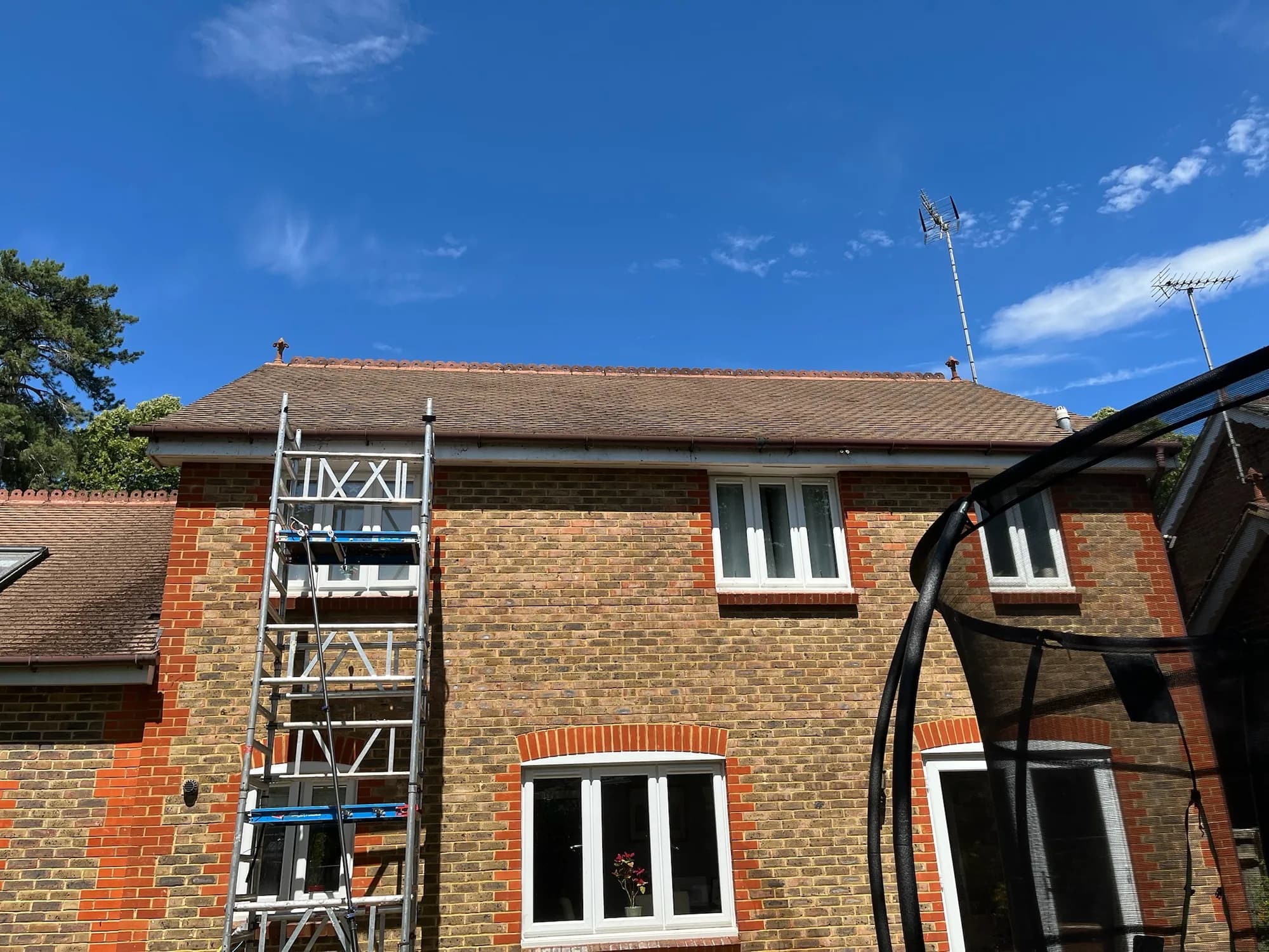 What Size Ladder for Gutter Cleaning