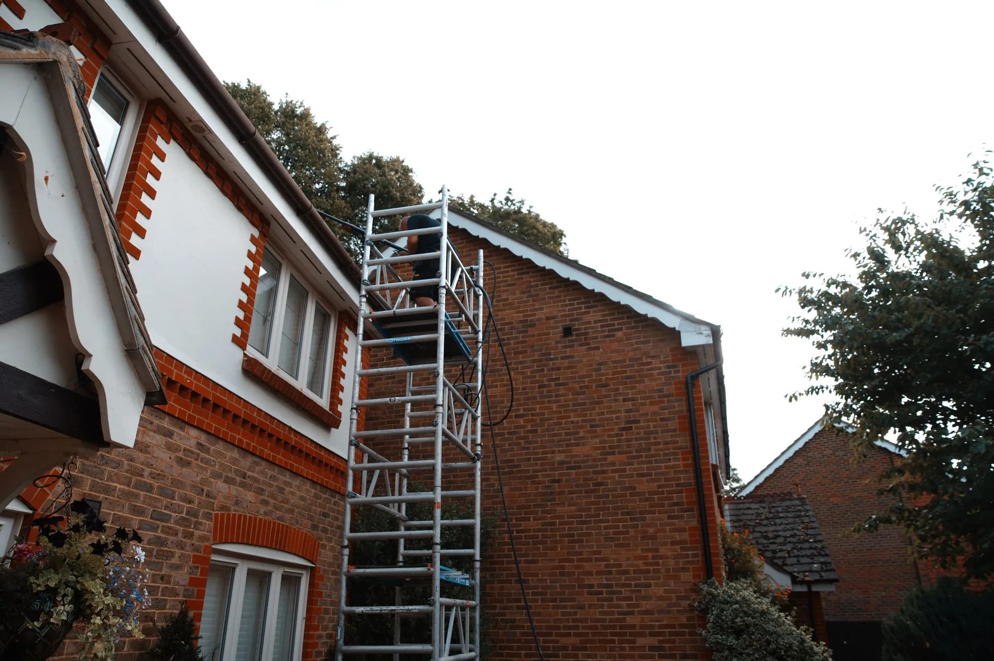 How to Clean Exterior Window Sills