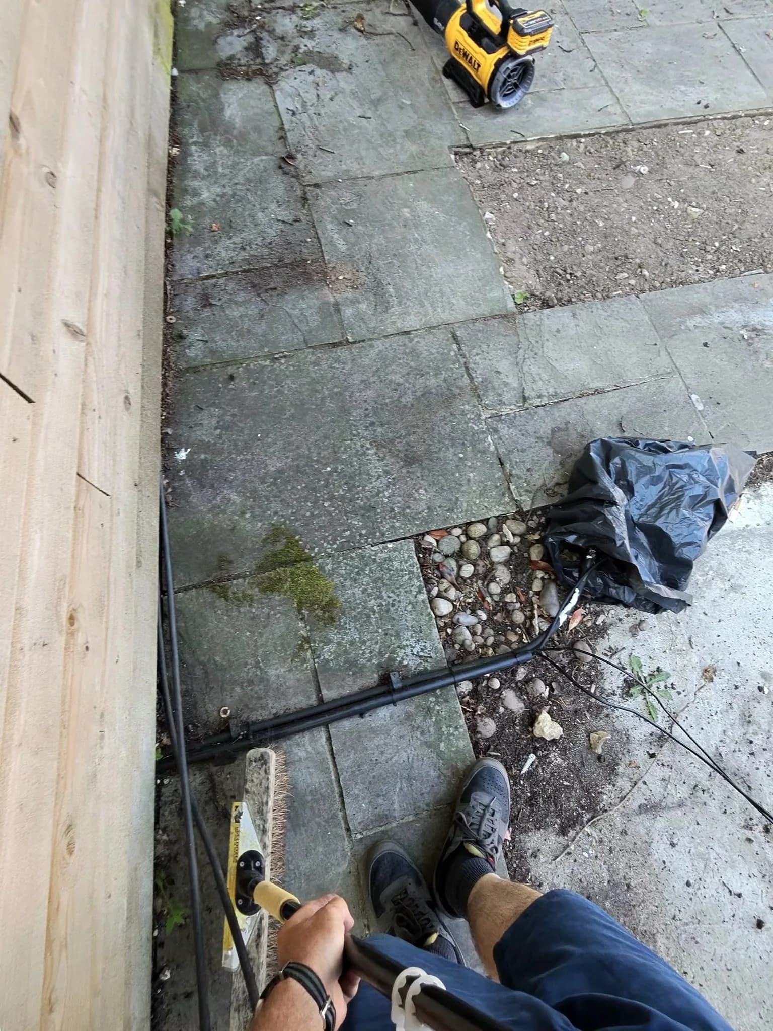 How to Clean Exterior of Gutters