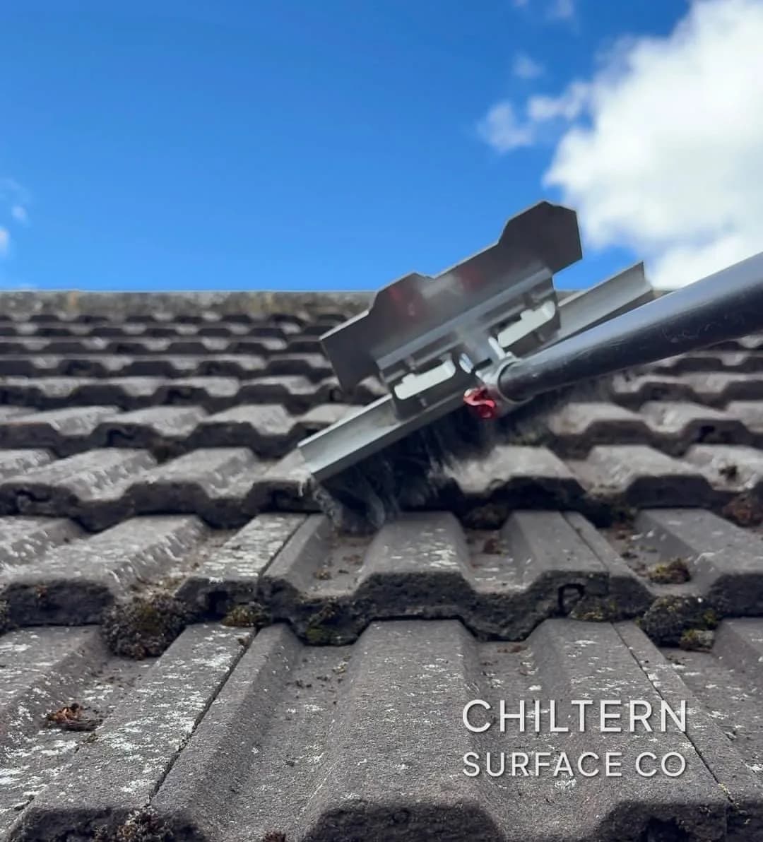 How Much Does It Cost to Clean a Roof