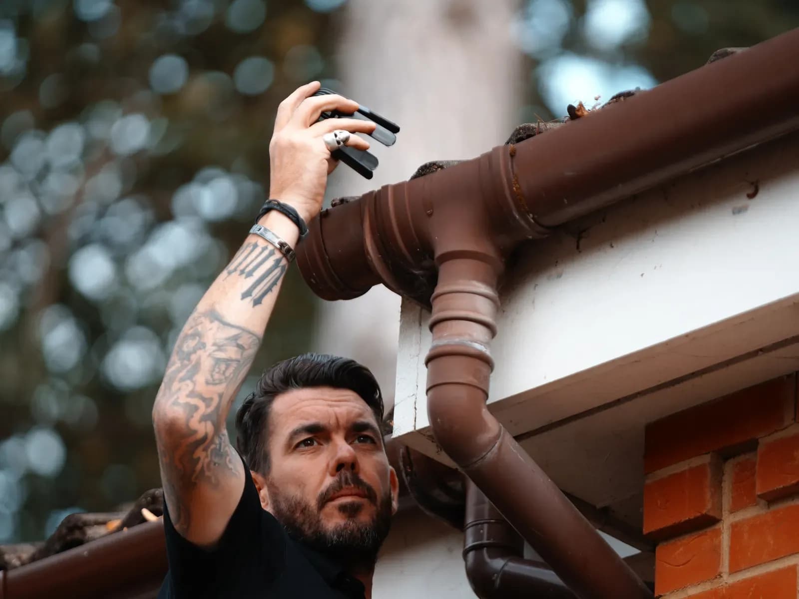 How to Clean Exterior of Gutters