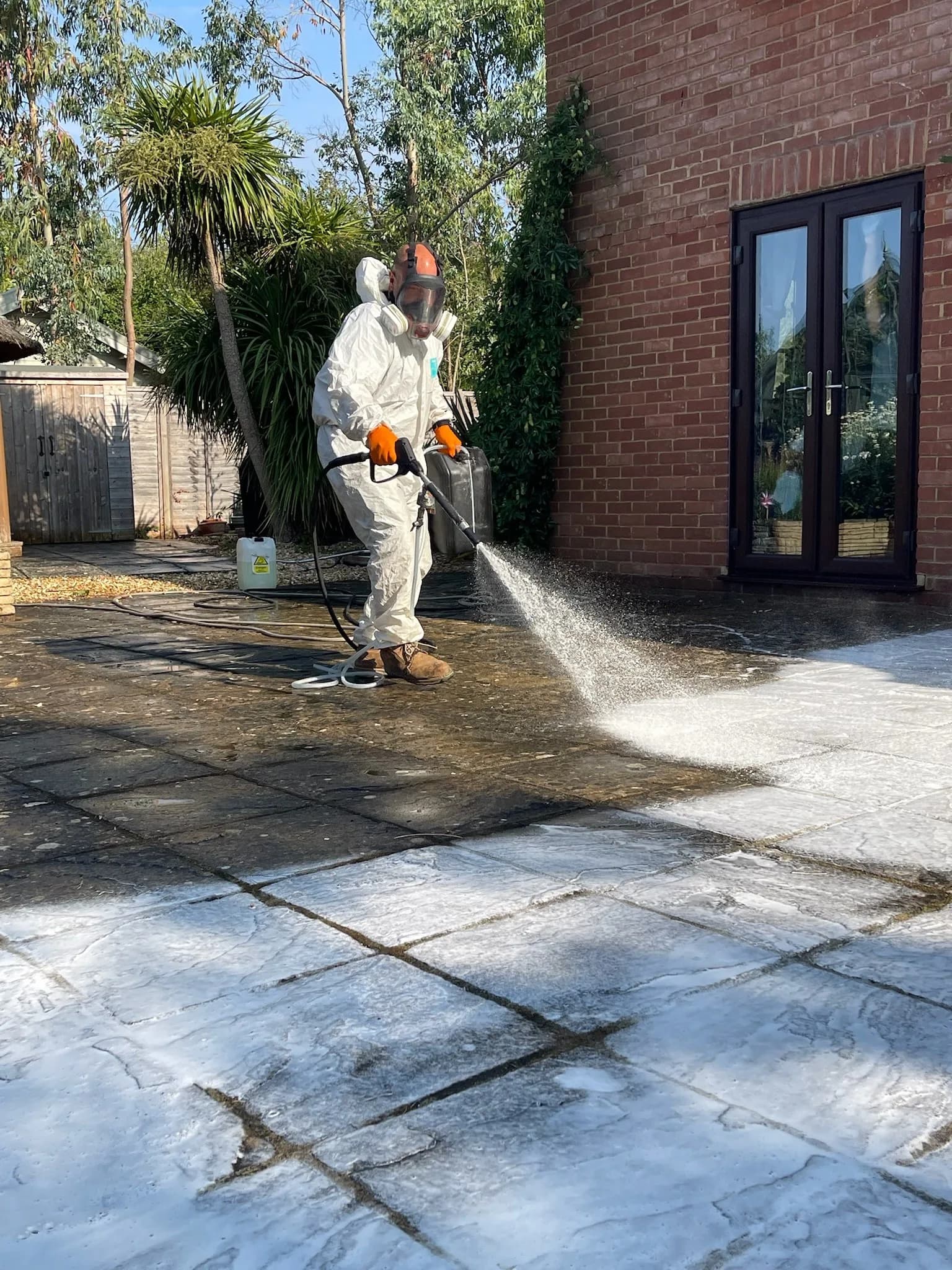 How to Clean Gravel Driveway With a Pressure Washer