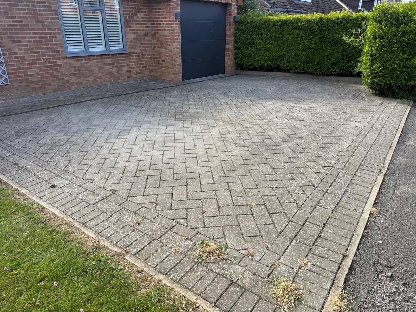 How to Clean Tarmac Driveway